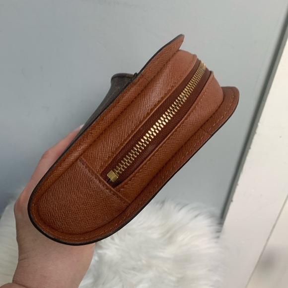 ❌SOLD❌1998 authentic Louis Vuitton Orsay Clutch with free wristlet replacement - Picture 9 of 17